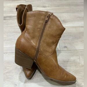 Universal Threads Dallas Ankle Western Bootie